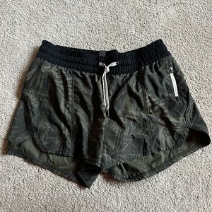 Vuori short. Never worn